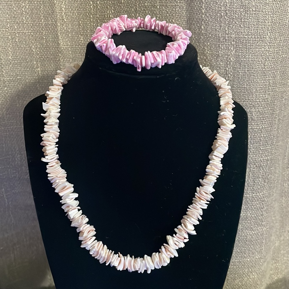 Seashell necklace and bracelet